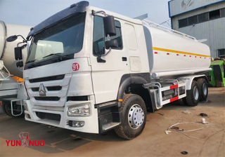 Camion-citerne à carburant