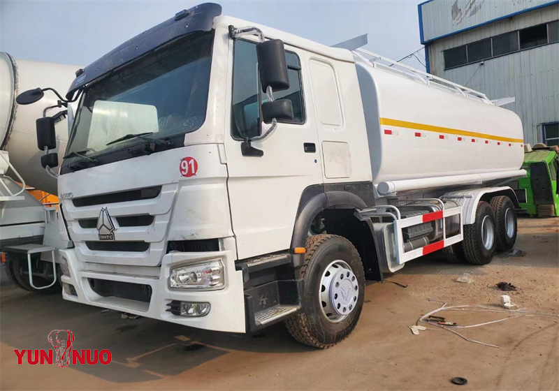 Camion-citerne à carburant
