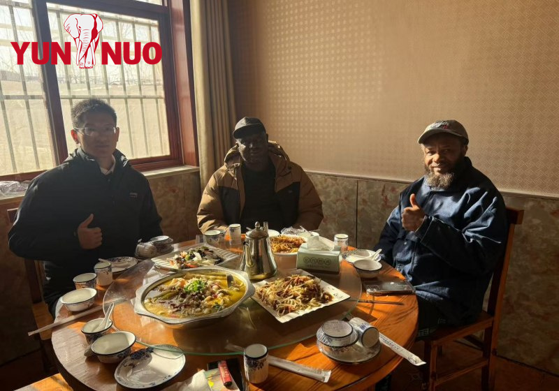 Des clients de Guinée ont visité Shandong Yunuo Automobile Co., Ltd.